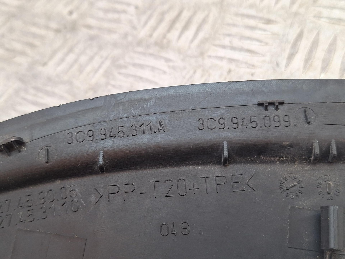 Ус под фонарь левый к Volkswagen Passat 2008