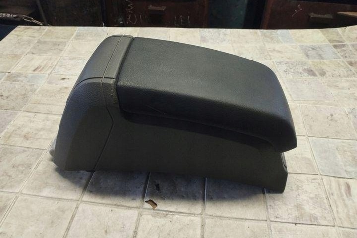 Подлокотник к Ford C-MAX 2010