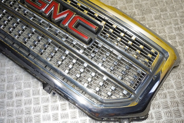 Решетка радиатора к GMC Sierra 2002