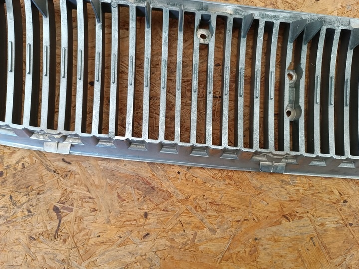 Решетка радиатора к Volvo V70 2000