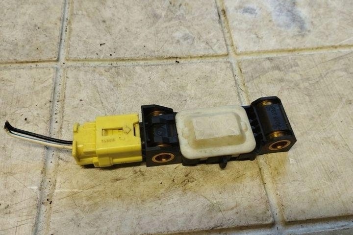 Датчик удара к Mitsubishi Colt 2002