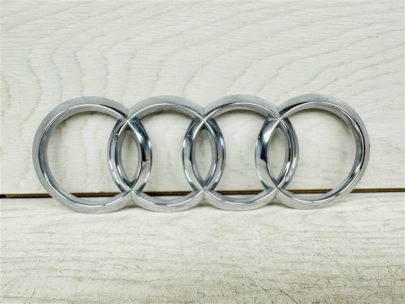 Эмблема к Audi Q3 2012
