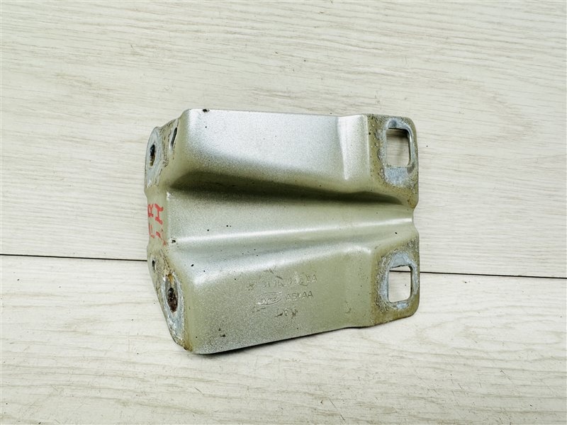 Кронштейн замка кабины к Ford Transit 2014