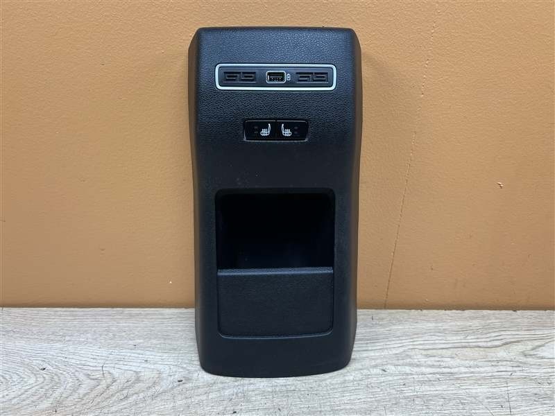 Подлокотник к Geely Coolray 2018