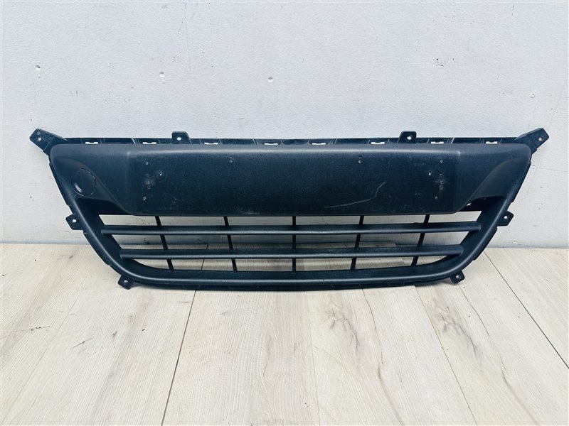 Заглушка (решетка) в бампер к Hyundai i20 2008