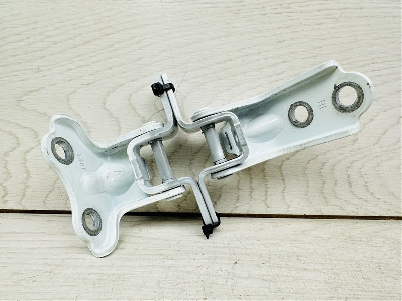 Крышка петли двери правая к Kia Rio 2011