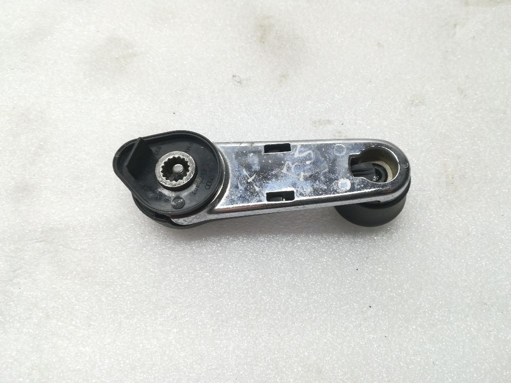 Ручка стеклоподъемника к Audi 80 1995