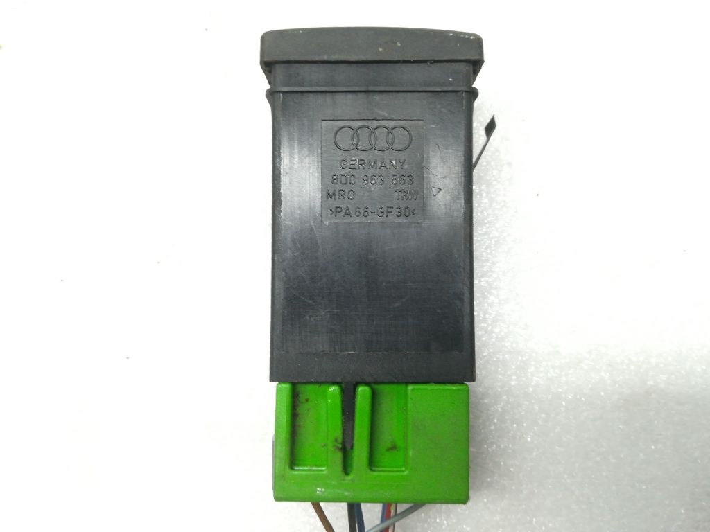Кнопка  к Audi A4 1999