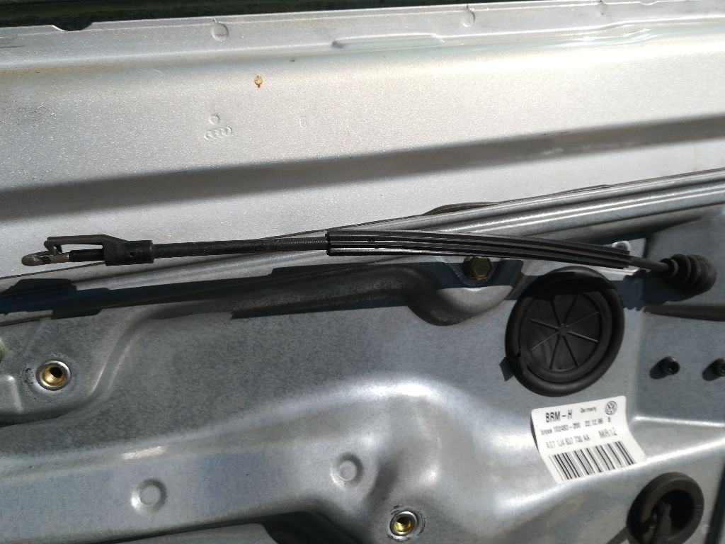 Трос двери к Volkswagen Golf 1999