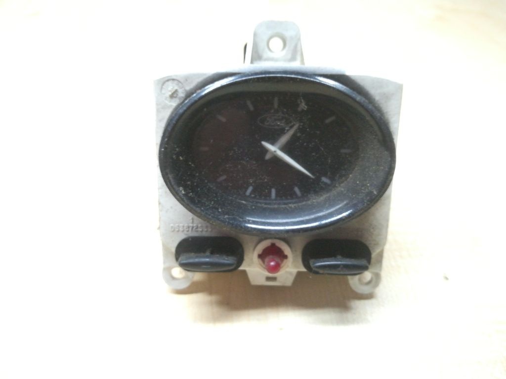 Часы к Ford Escort 1999