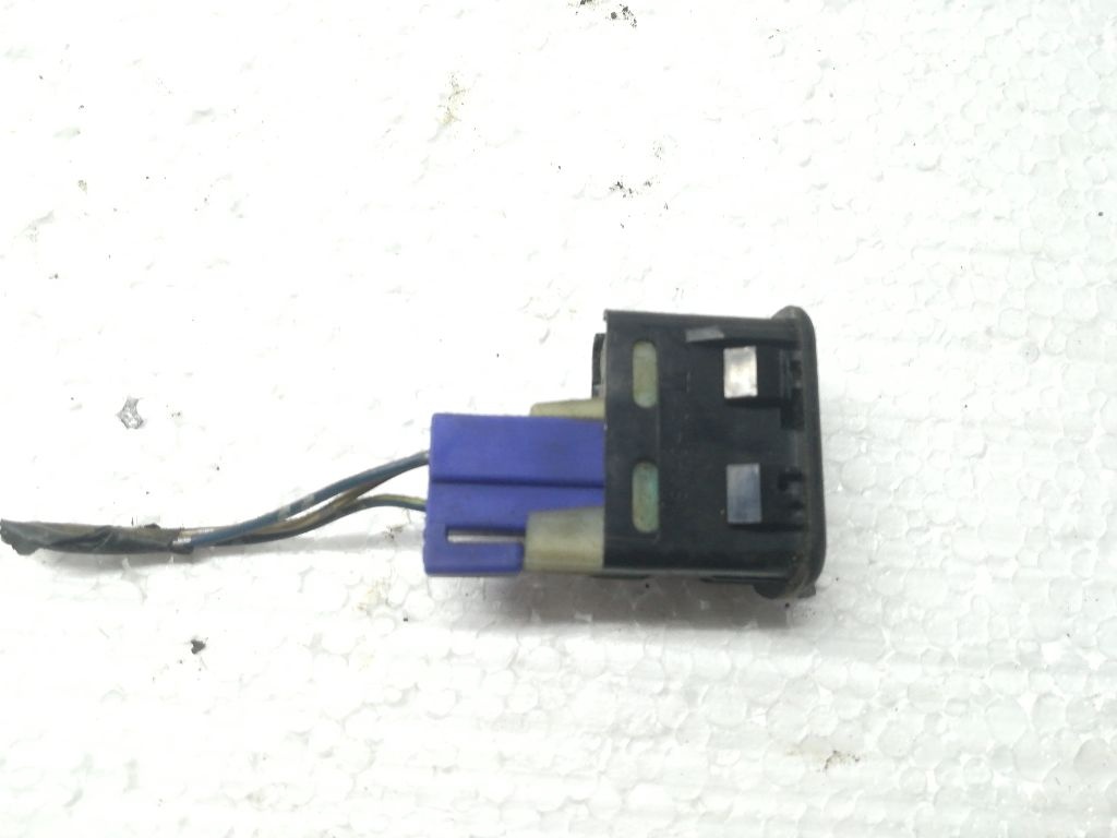 Кнопка  к Daihatsu Cuore 1991
