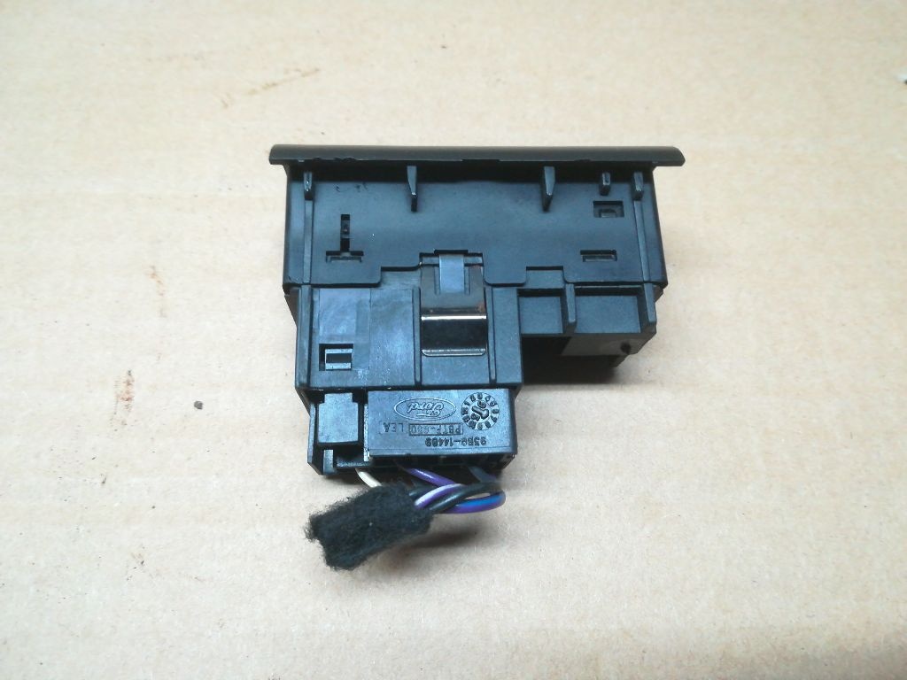 Кнопка  к Ford Mondeo 1995