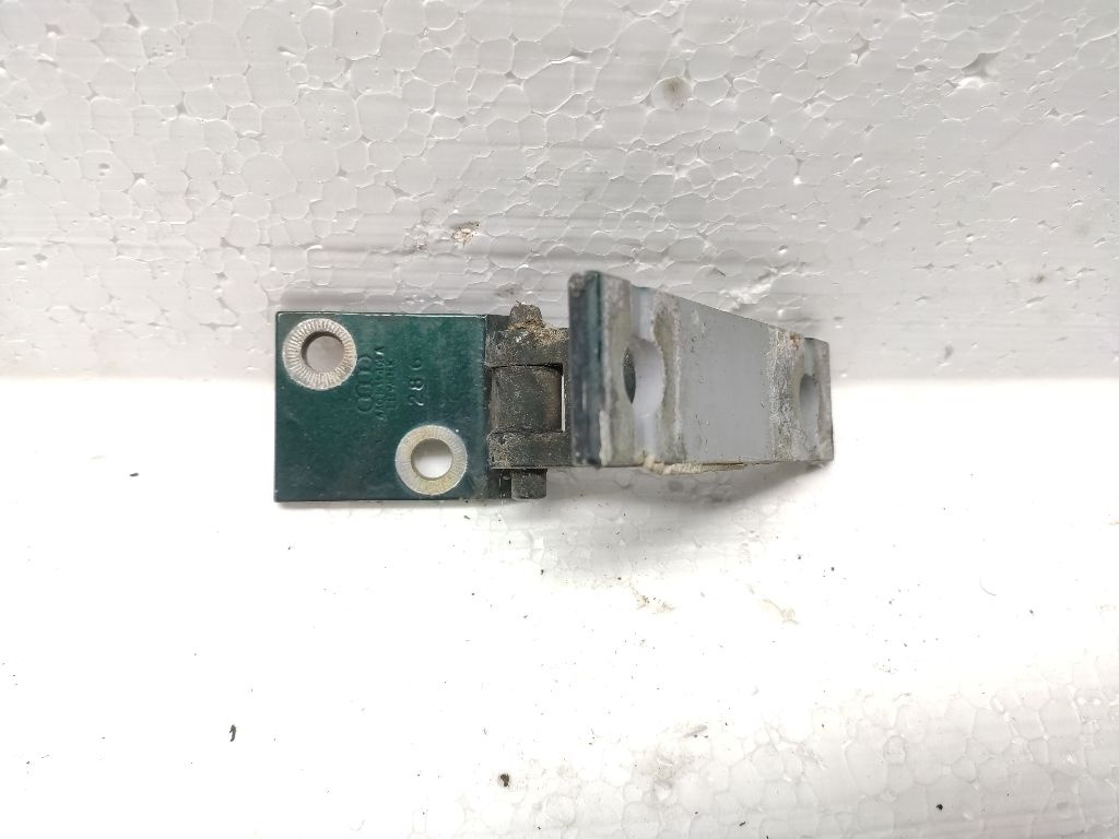 Петля двери к Audi A6 1995