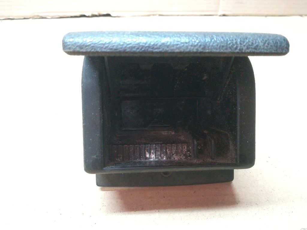 Пепельница к Volkswagen Passat 1996
