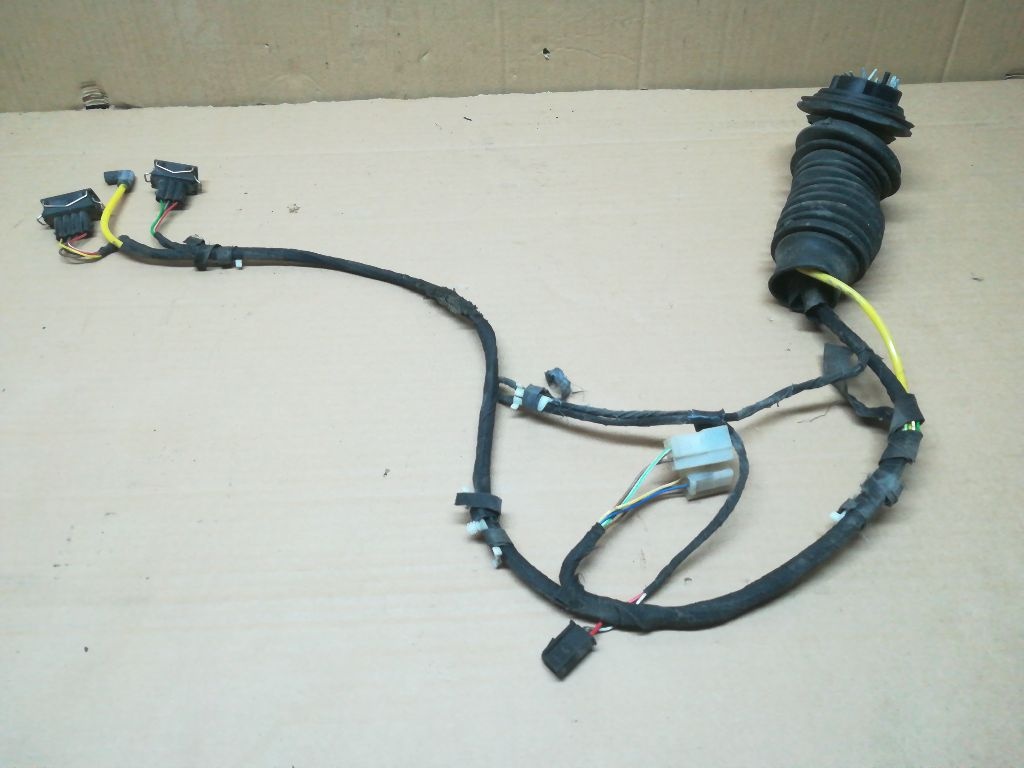 Проводка двери к Volkswagen Passat 1995