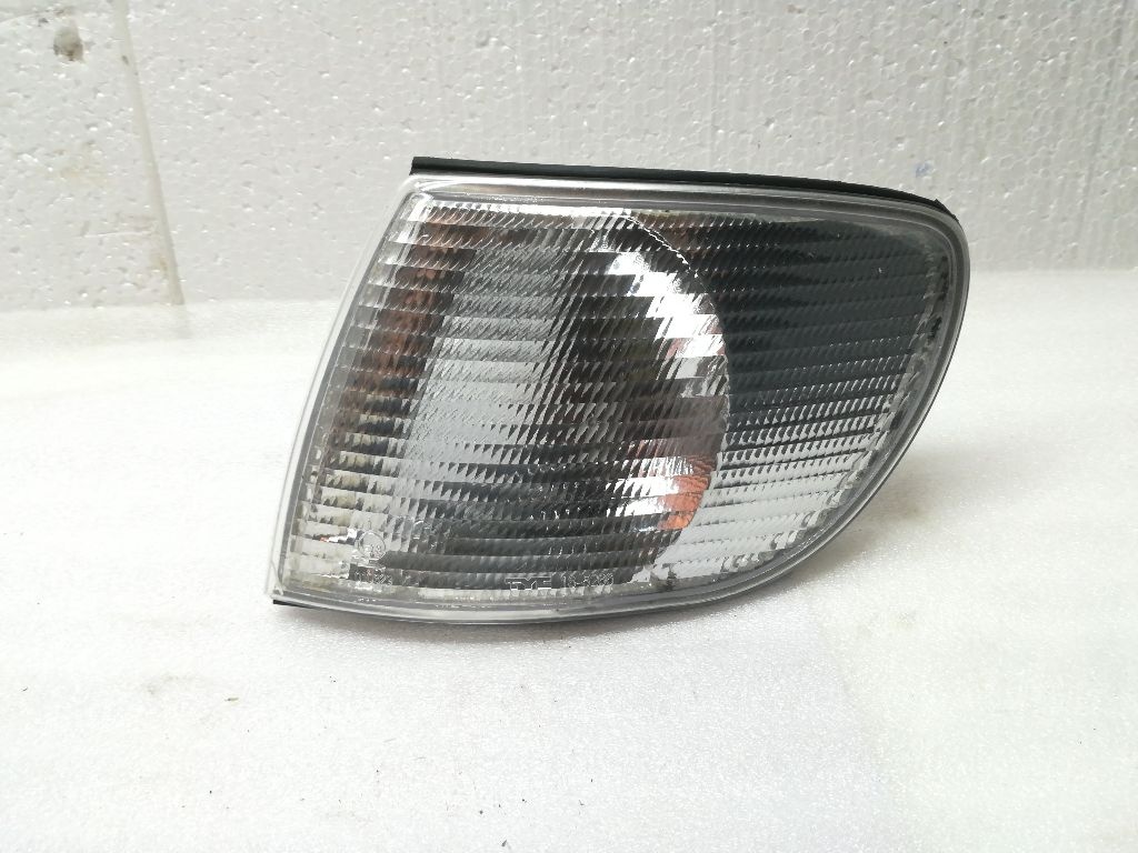 Поворотник левый к Audi A6 1997