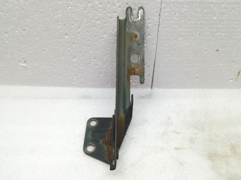 Петля капота к Kia Clarus 1999
