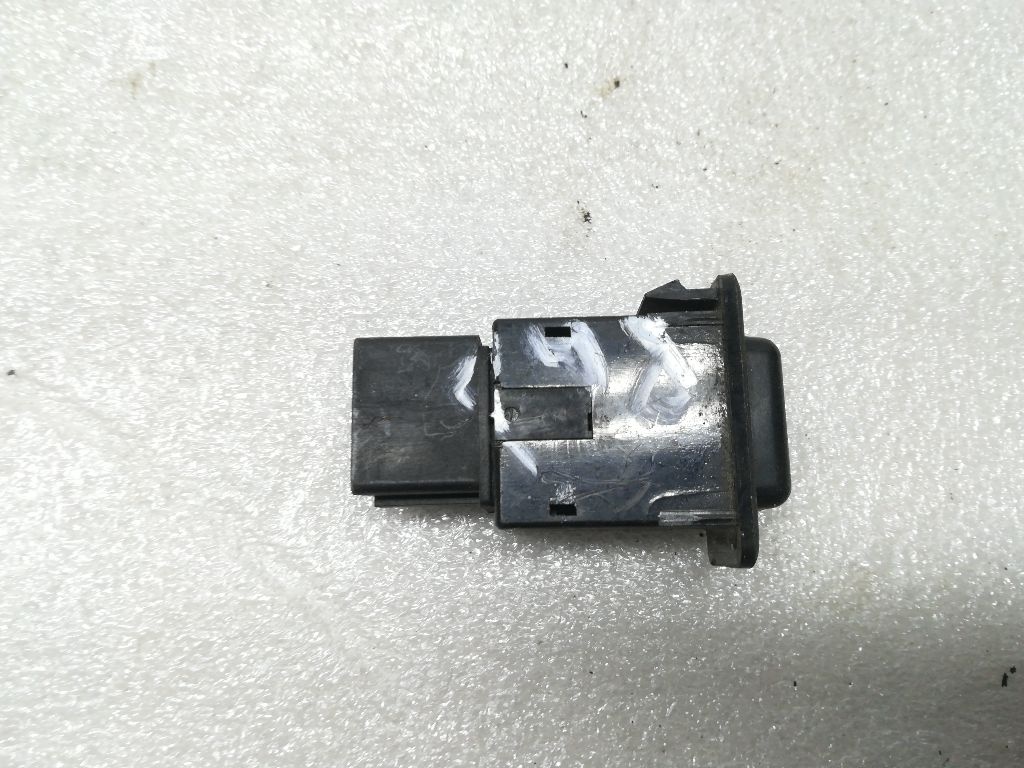 Кнопка противотуманных фар к Mitsubishi Pajero 1997
