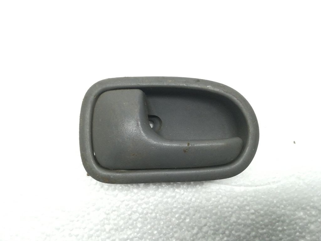 Ручка внутренняя задняя левая к Mazda 626 1995