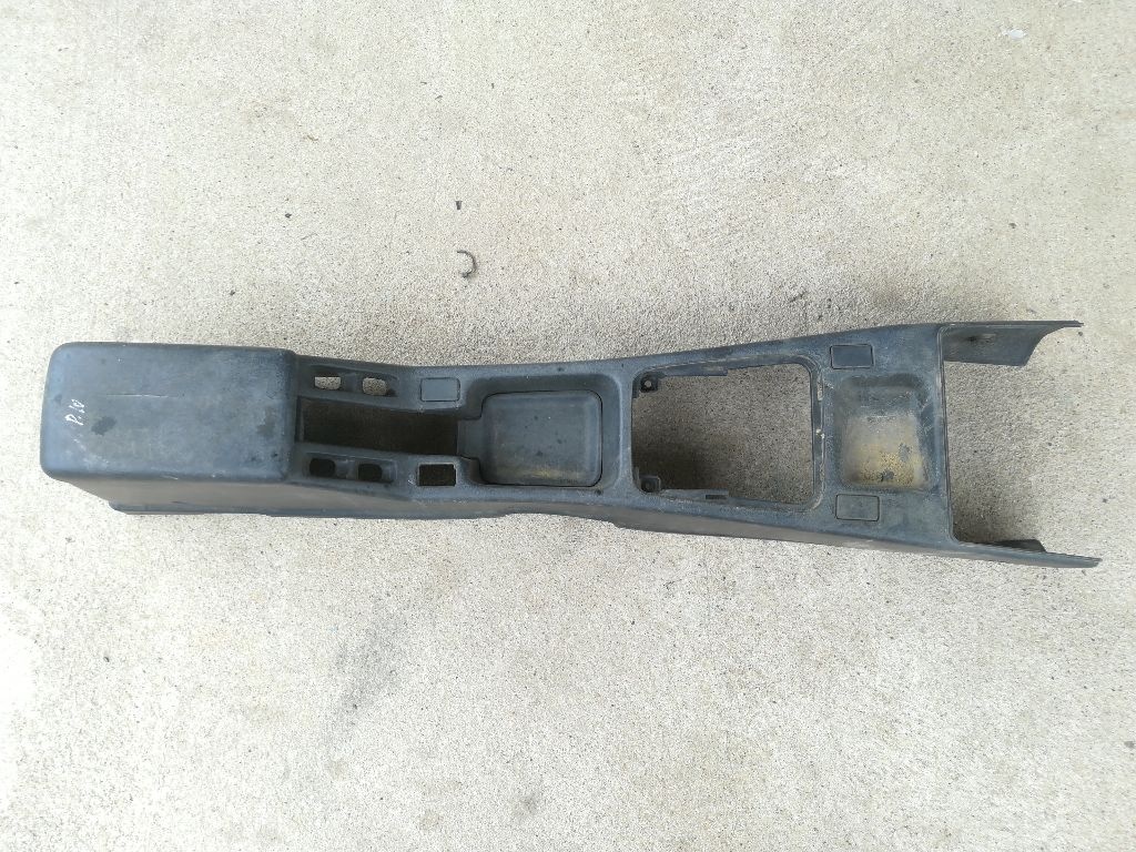 Подлокотник к Nissan Primera 1995