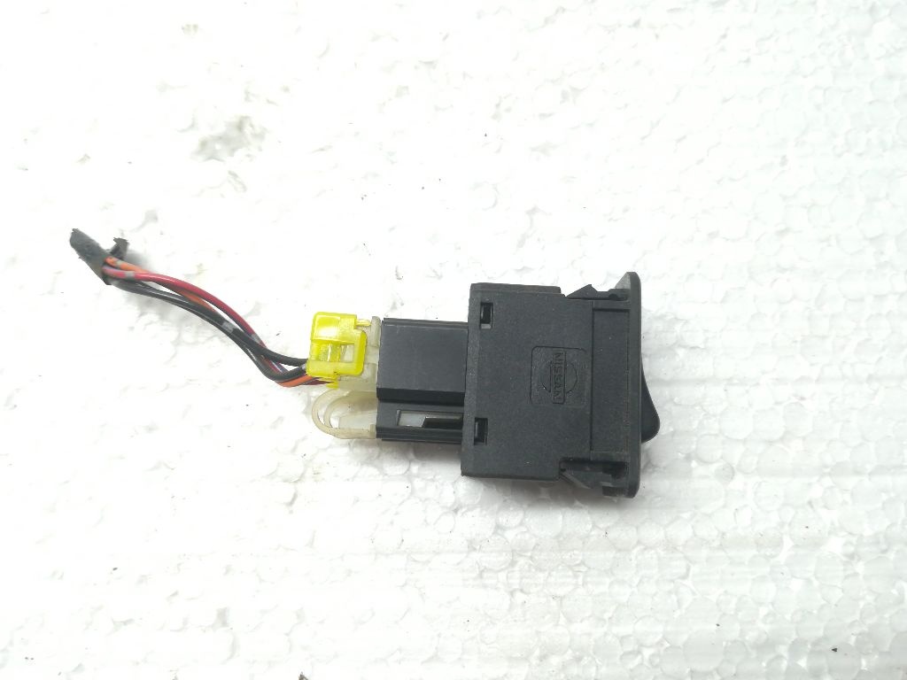 Кнопка противотуманных фар к Nissan Primera 1995