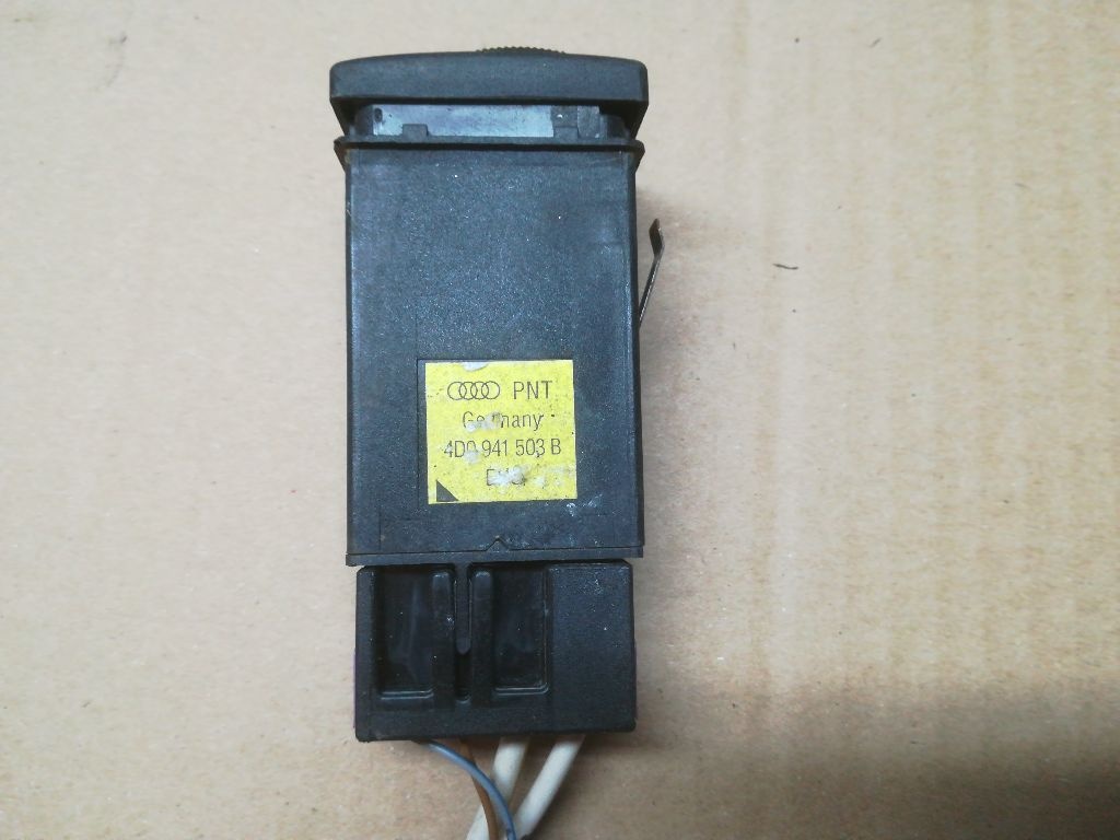 Кнопка  к Audi A4 1999
