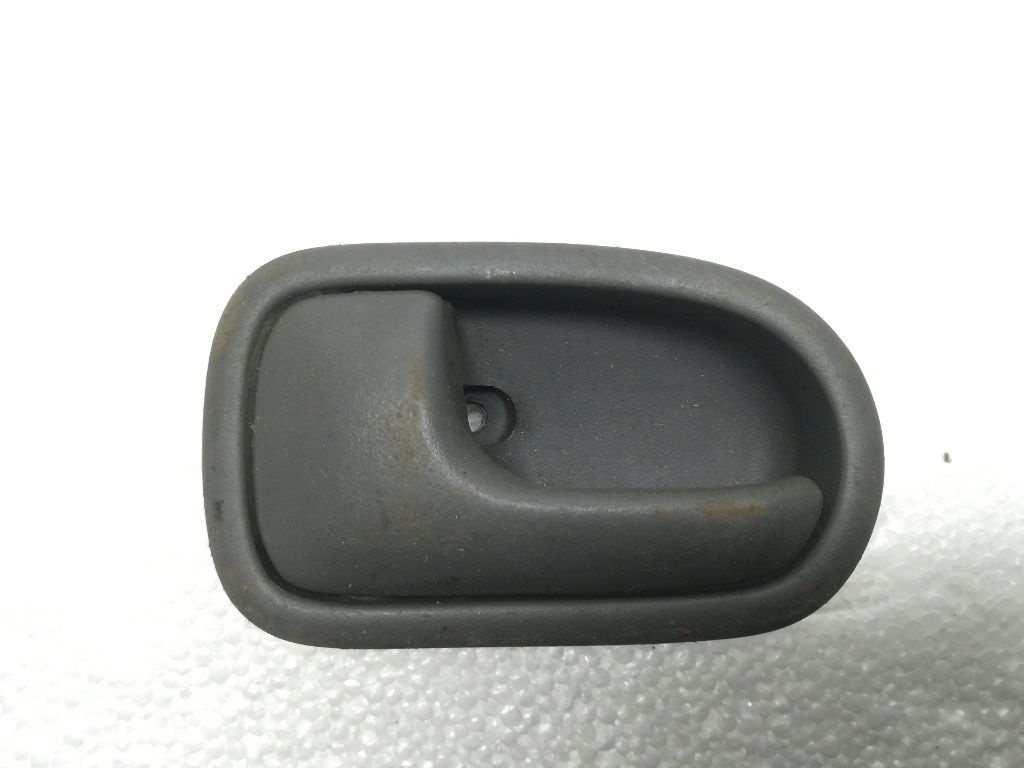 Ручка внутренняя задняя левая к Mazda 626 1995