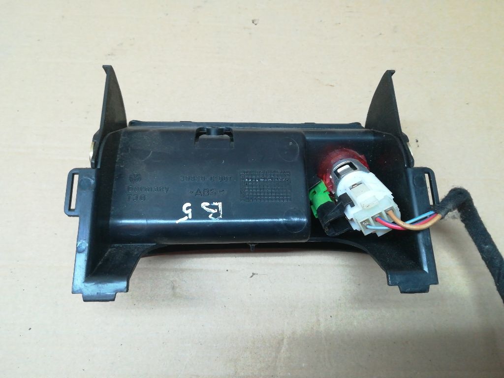 Пепельница к Volkswagen Passat 2000