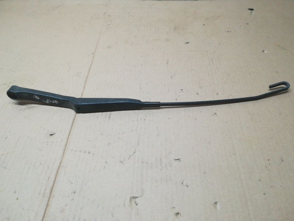 Щеткодержатель к Audi A6 1996