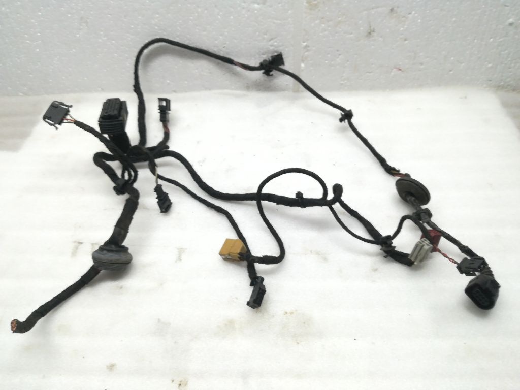 Проводка двери к Volkswagen Passat 2000