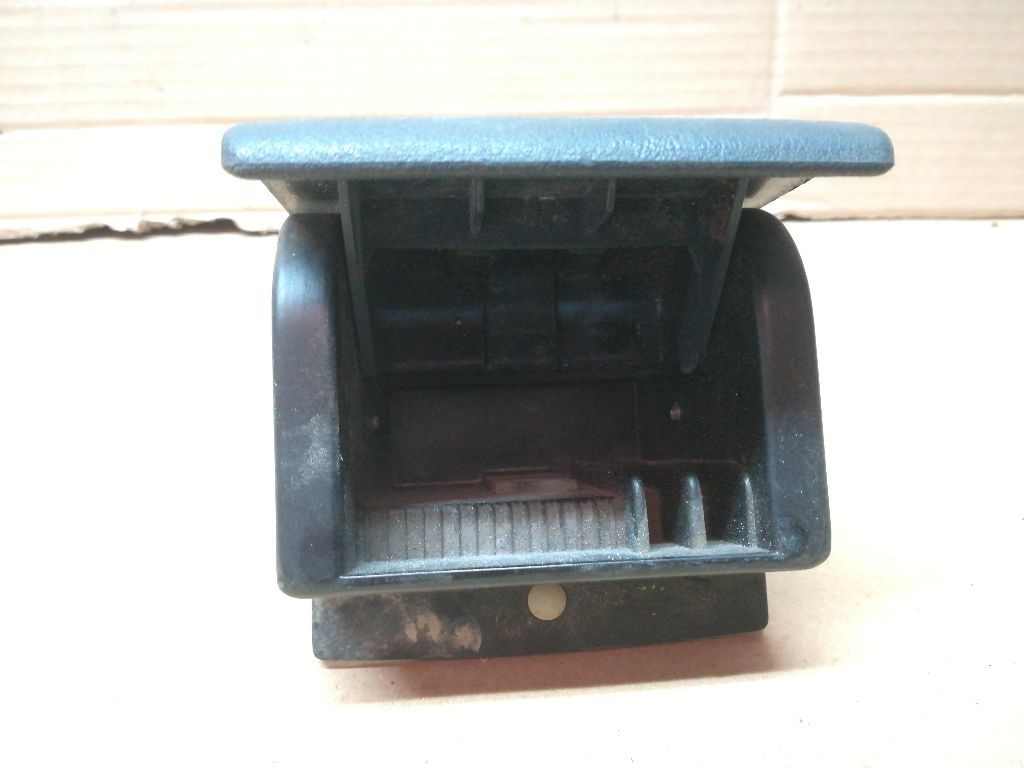 Пепельница к Volkswagen Passat 1993