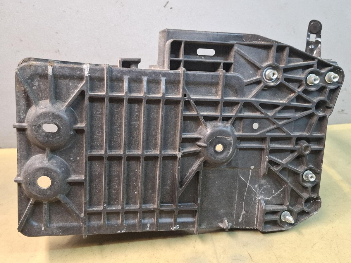Полка аккумулятора к Mazda CX-5 2023