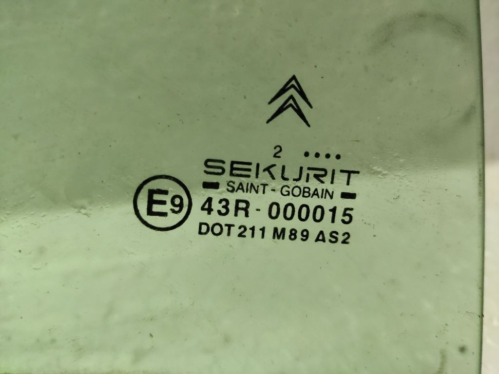 Стекло двери задней правой к Citroen C3 2002