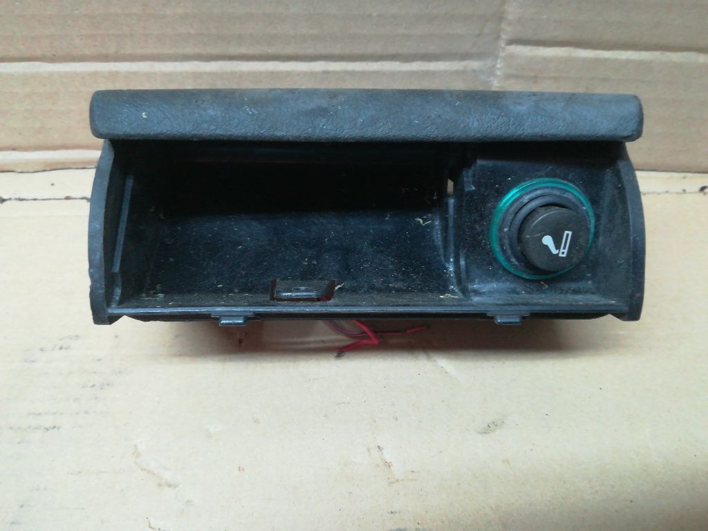 Пепельница к Volkswagen Passat 2000