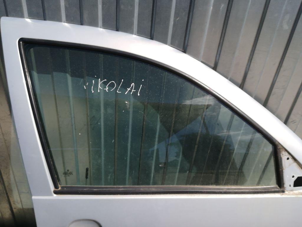 Стекло двери передней правой к Volkswagen Golf 1999