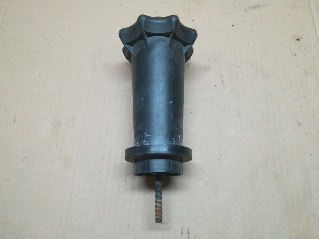 Крепление запаски к Volkswagen Passat 2000