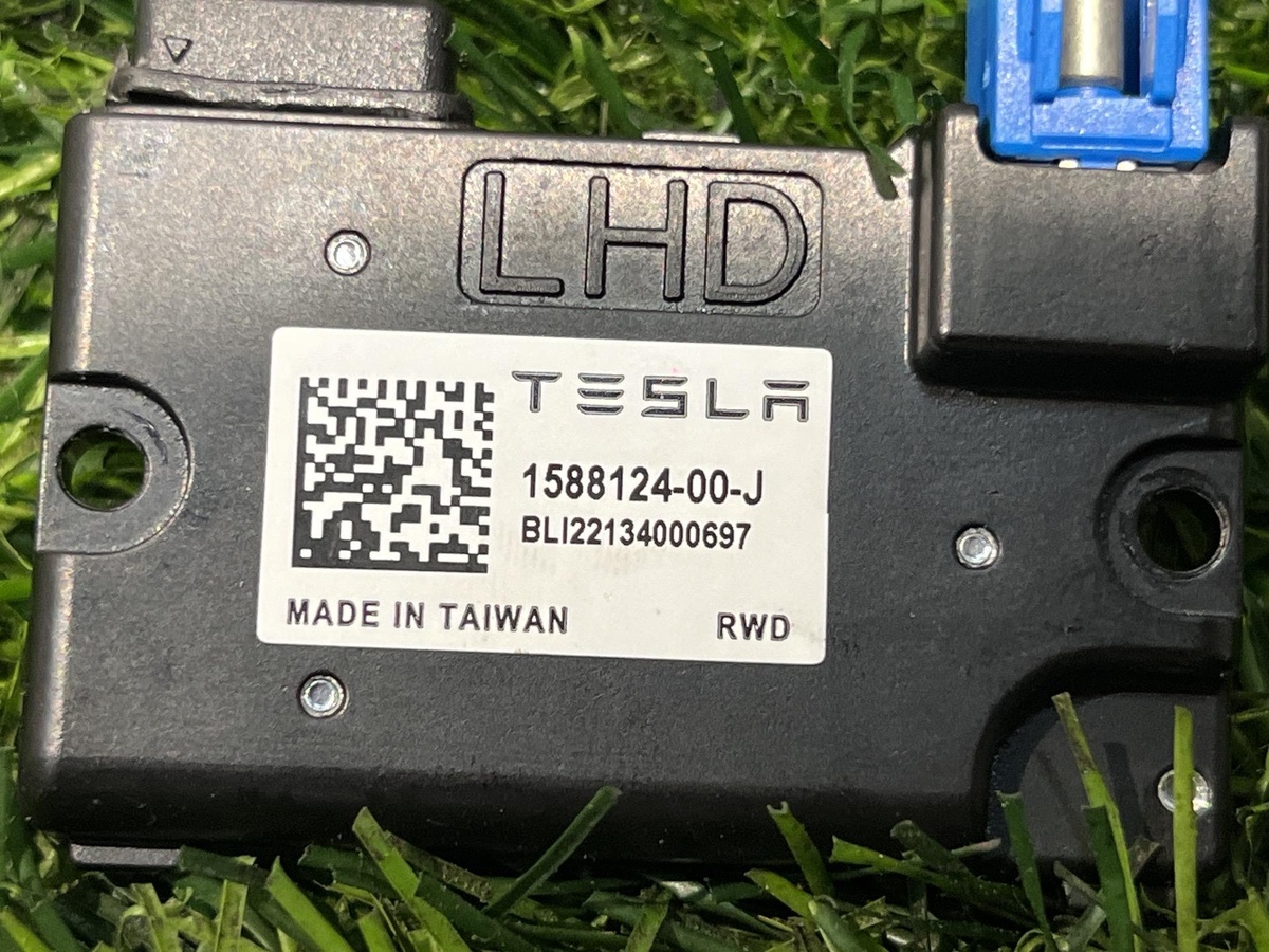 Камера переднего вида к Tesla Model X 2022