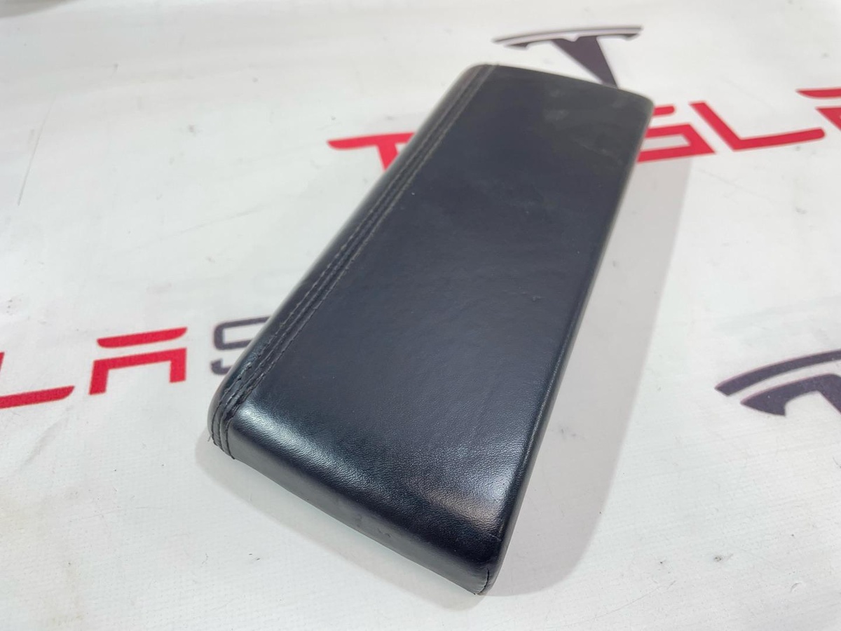 Подлокотник к Tesla Model S 2015
