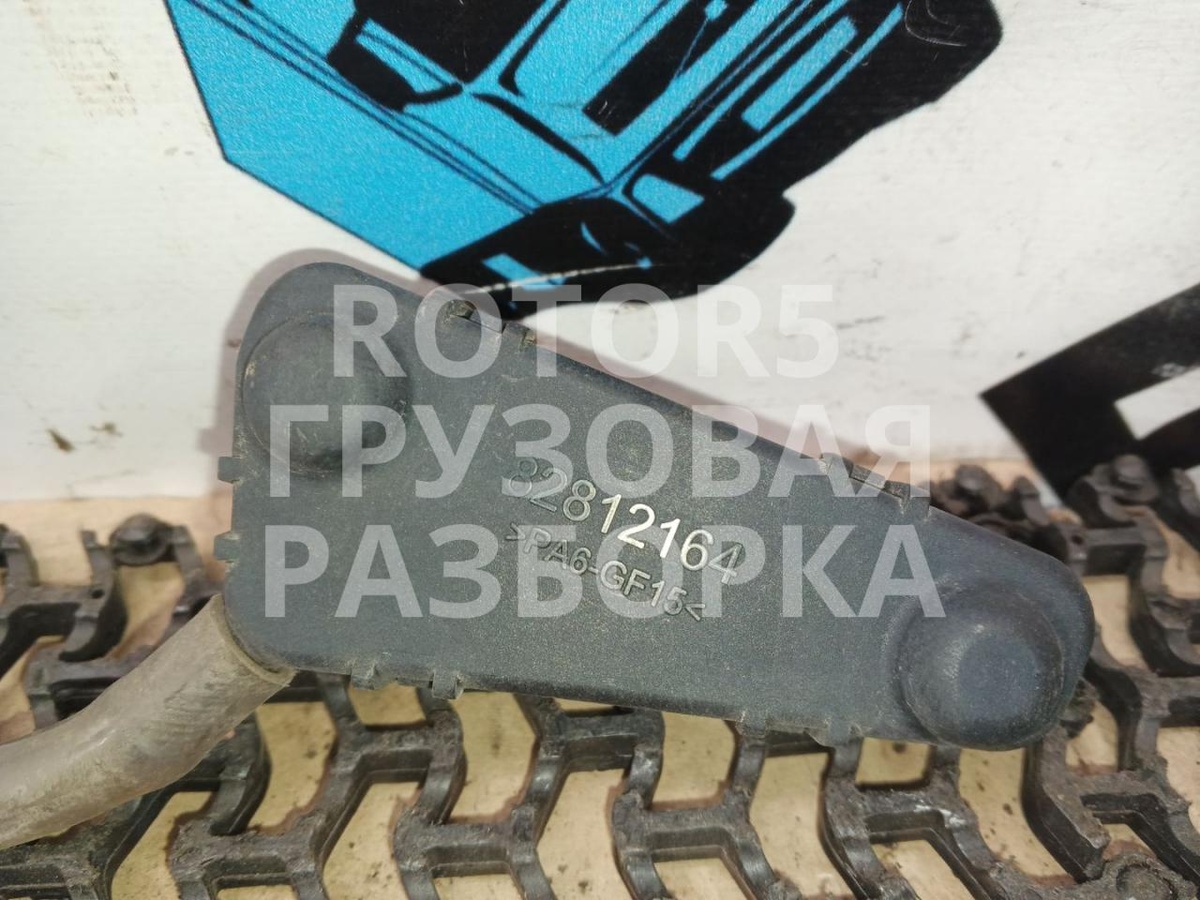 Водосток капота к Volvo A6 2017
