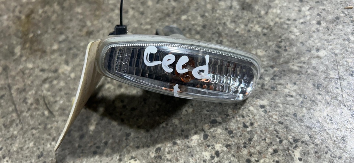 Повторитель передний левый к Kia Ceed 2009
