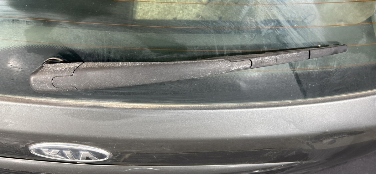 Щеткодержатель задний к Kia Ceed 2009