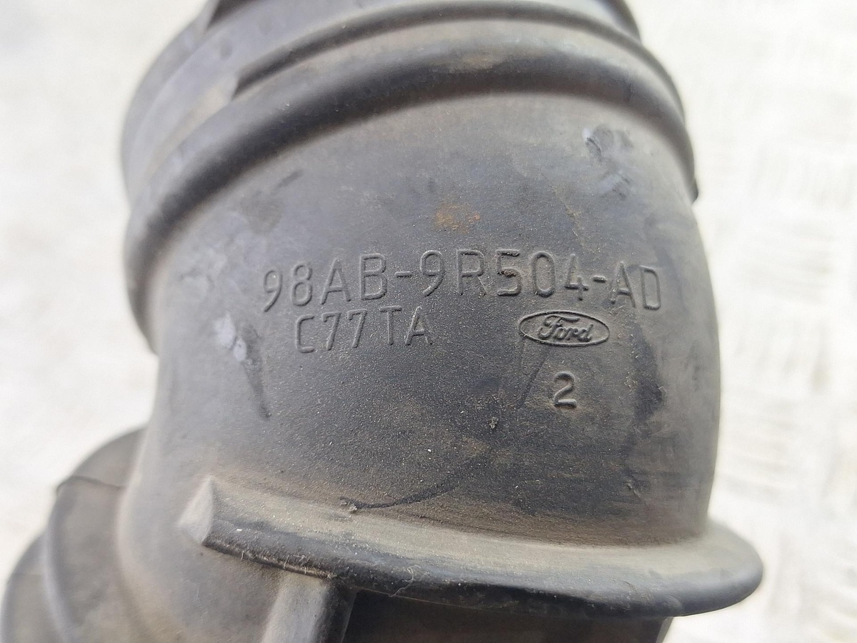 Патрубок воздушного фильтра к Ford Focus 2000