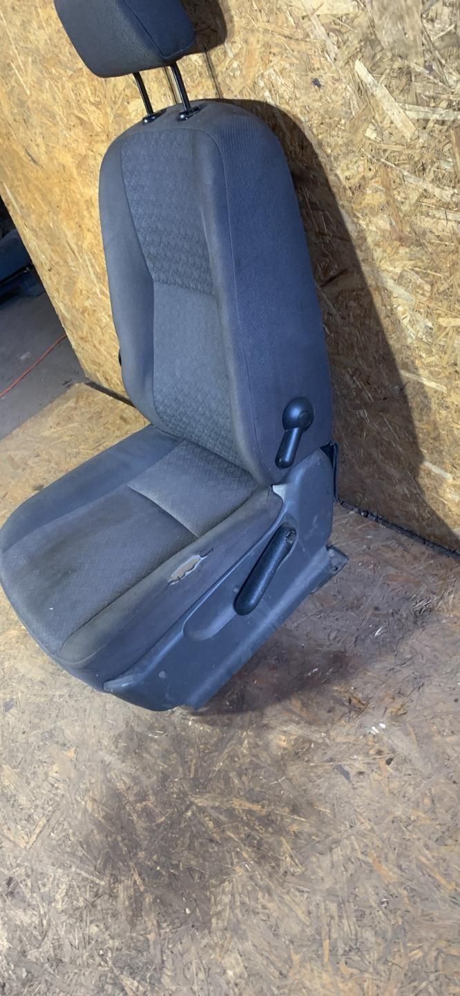 Сиденье переднее левое к Mercedes-Benz Vito 2002