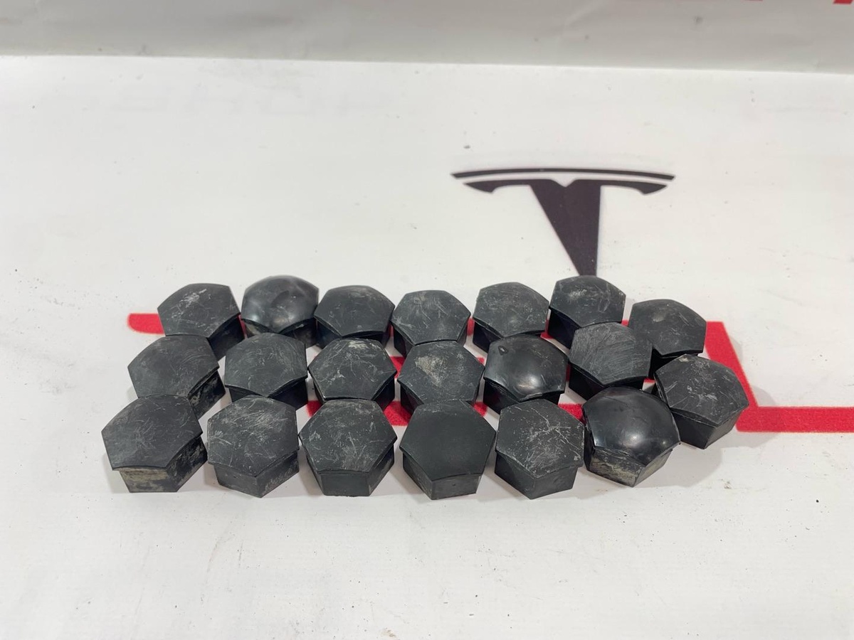 Колпачок литого диска к Tesla Model 3 2019