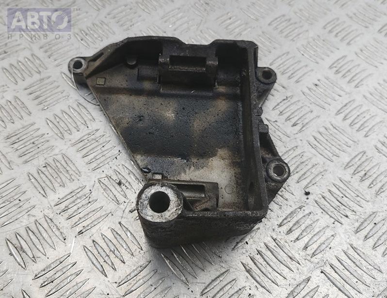 Кронштейн генератора к Volkswagen Transporter 2006