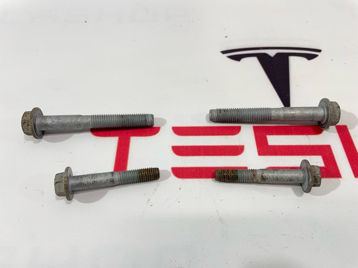 Болт к Tesla Model 3 2019