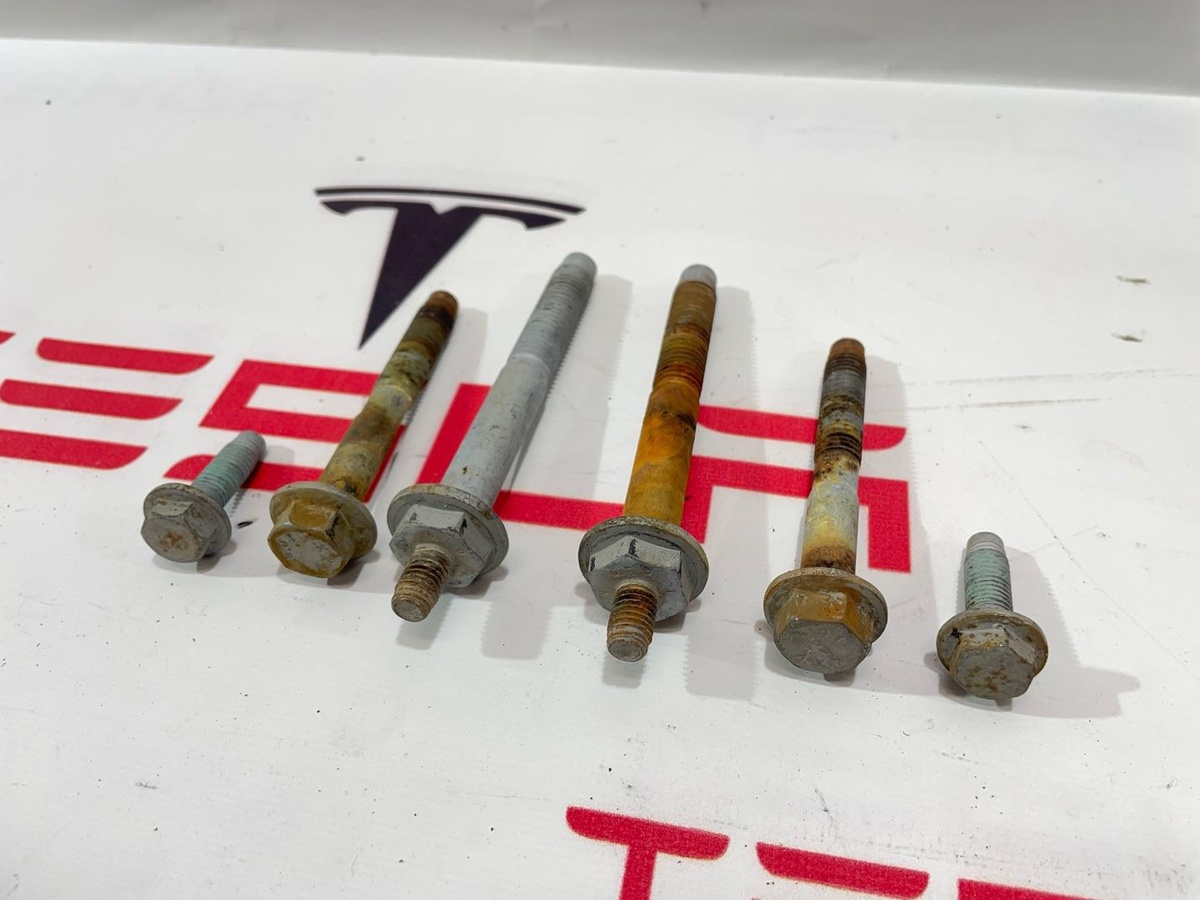 Болт к Tesla Model 3 2019
