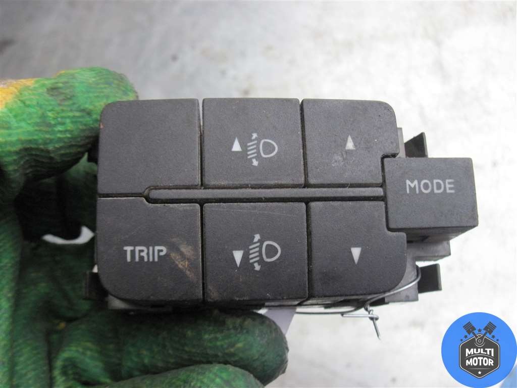 Кнопка корректора фар к Iveco  2008