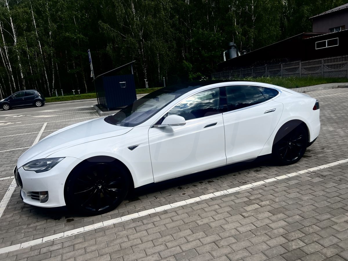 Tesla Model S I, 2015