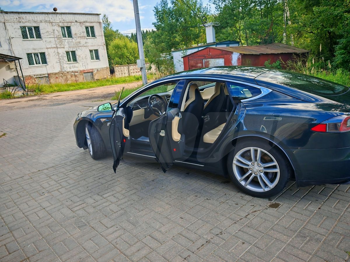 Tesla Model S I, 2014